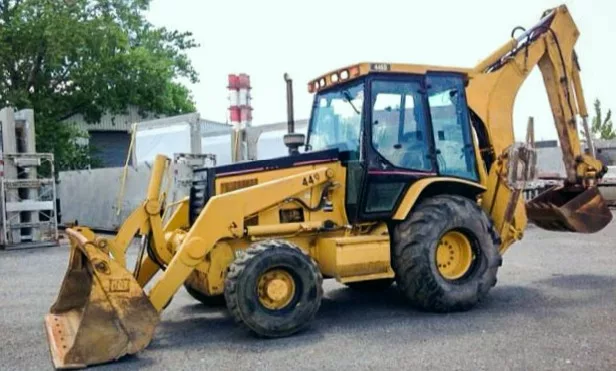 Экскаватор-погрузчик CAT 446D