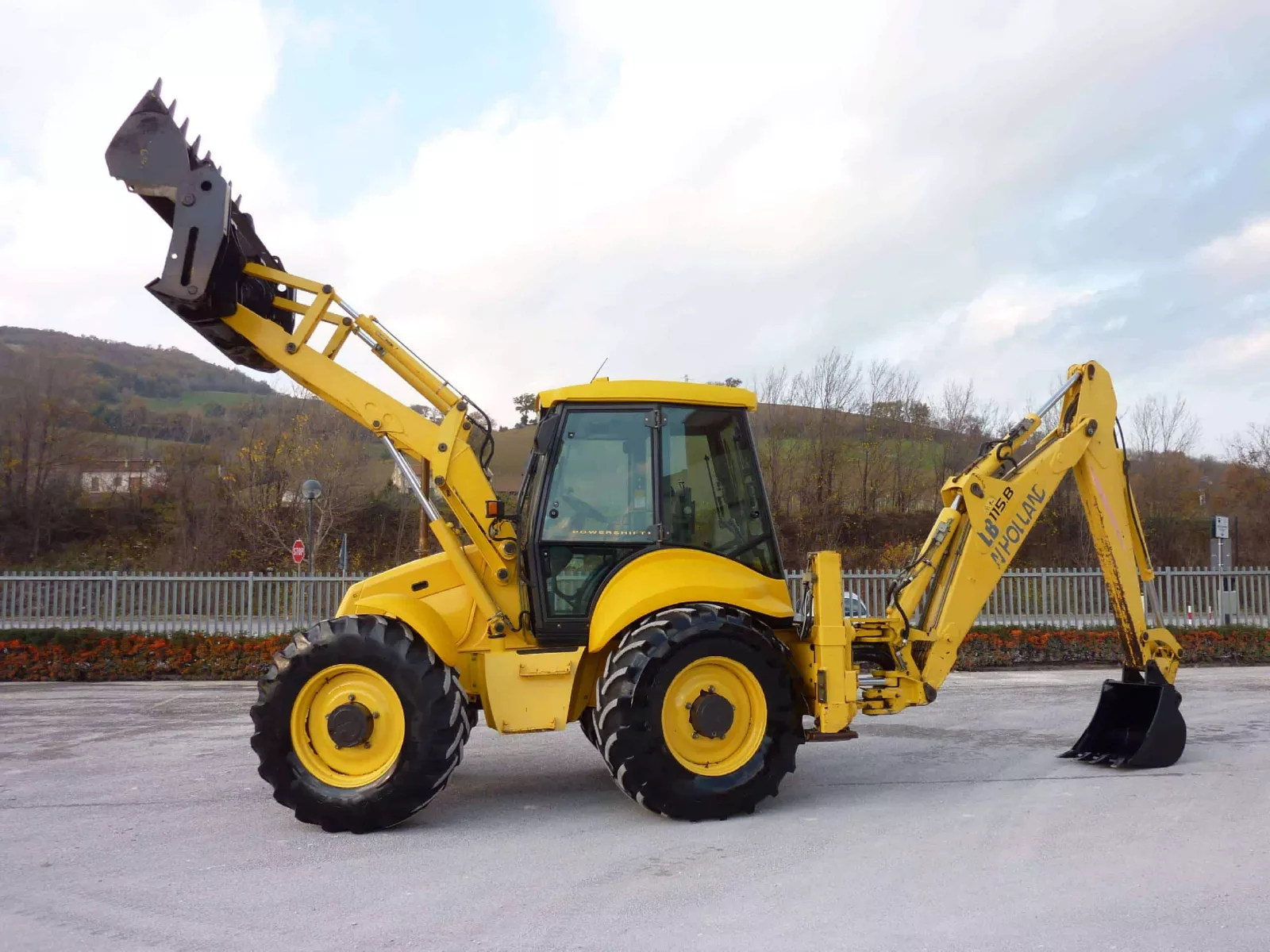 Экскаватор-погрузчик New Holland LB 115