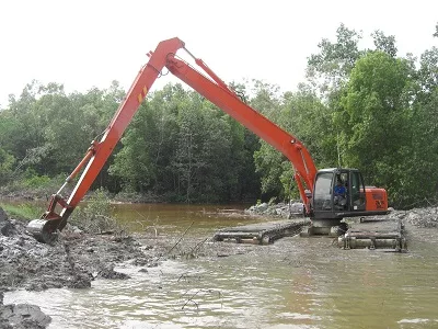 Гусеничный плавающий экскаватор Hitachi ZX200 RIVER
