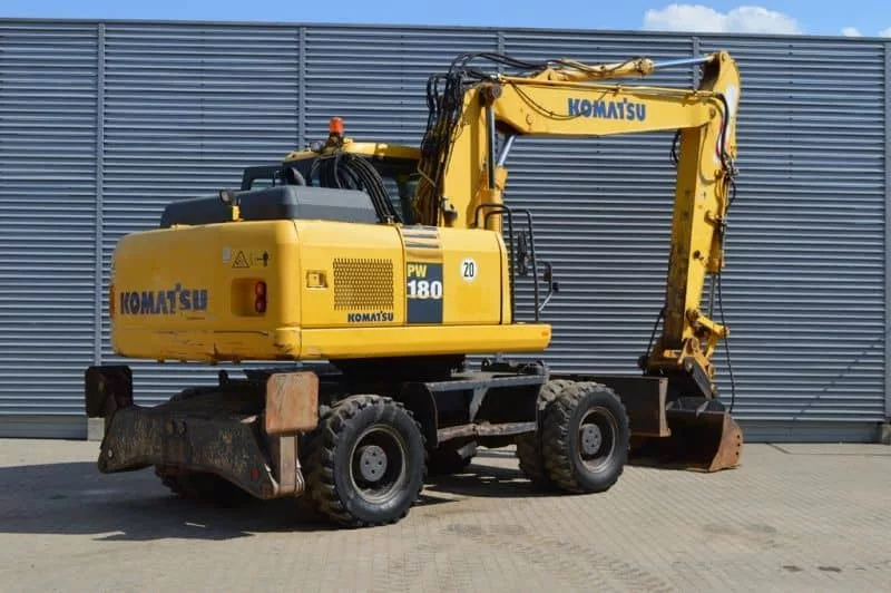 Колёсный экскаватор Komatsu PW180-7