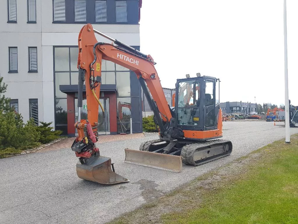 Мини-экскаватор Hitachi ZX65USB-5A