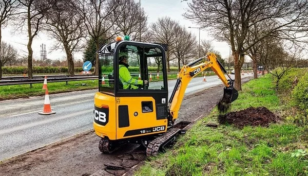 Мини-экскаватор JCB 15C-1