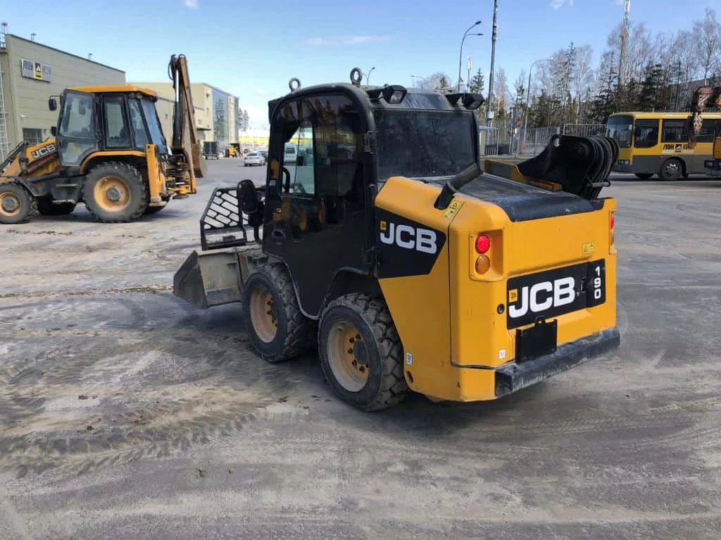 Мини-погрузчик JCB 190